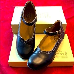 L’Artiste by Spring Step Mary Janes Sz 9
